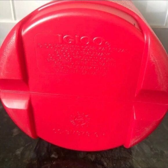 Igloo Laguna Half Gallon Water Jug Cooler Thermos Red w/ Hooks & Handle - Picture 6 of 8